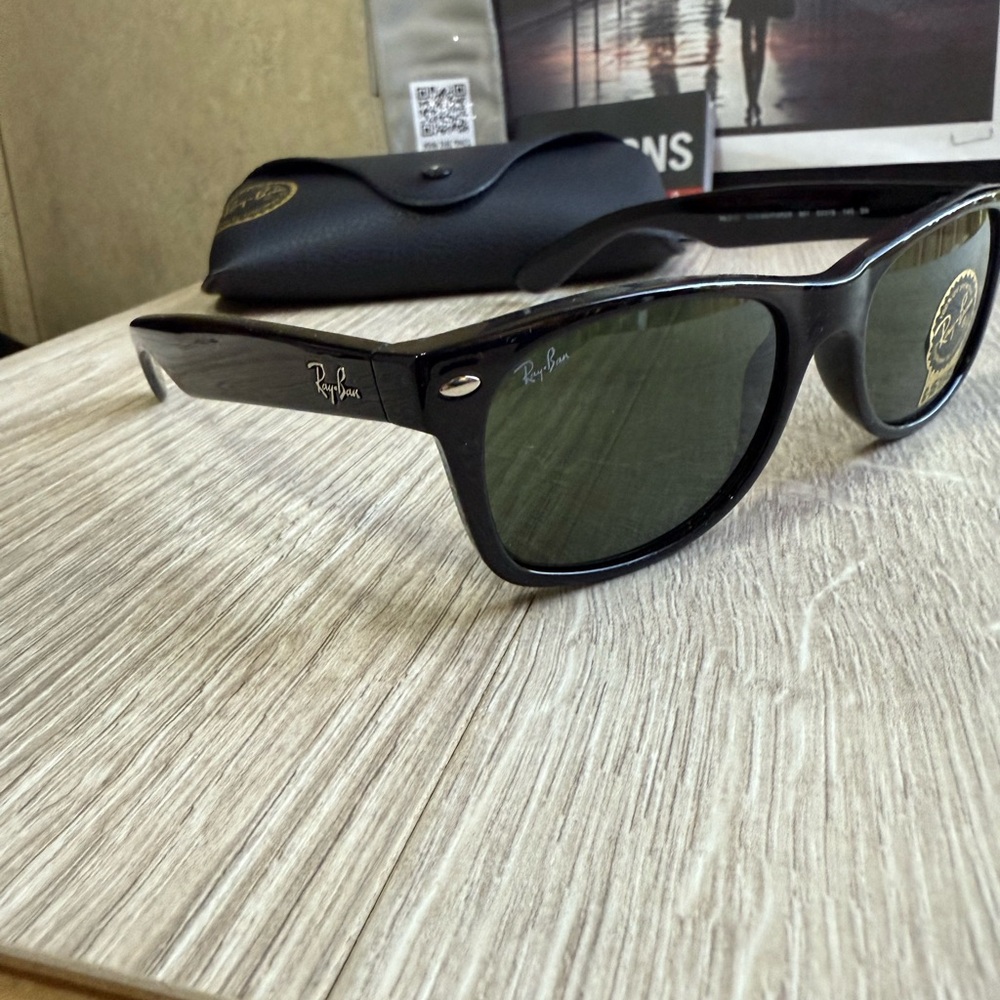 Ray-Ban 2132 New Wayfarer Sunglasses 901 Black 52mm G15 Dark Green lenses